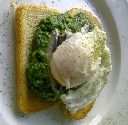 Toast met gepocheerd ei en spinazie