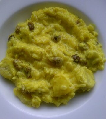 Curryschotel met banaan en ananas